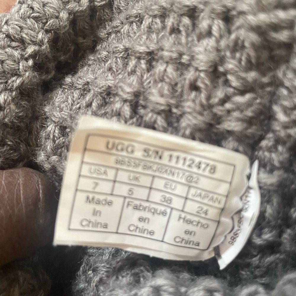 UGG Women's Classic Cardy Cabled Knit Boots in Gray Size 7 - Picture 8 of 8
